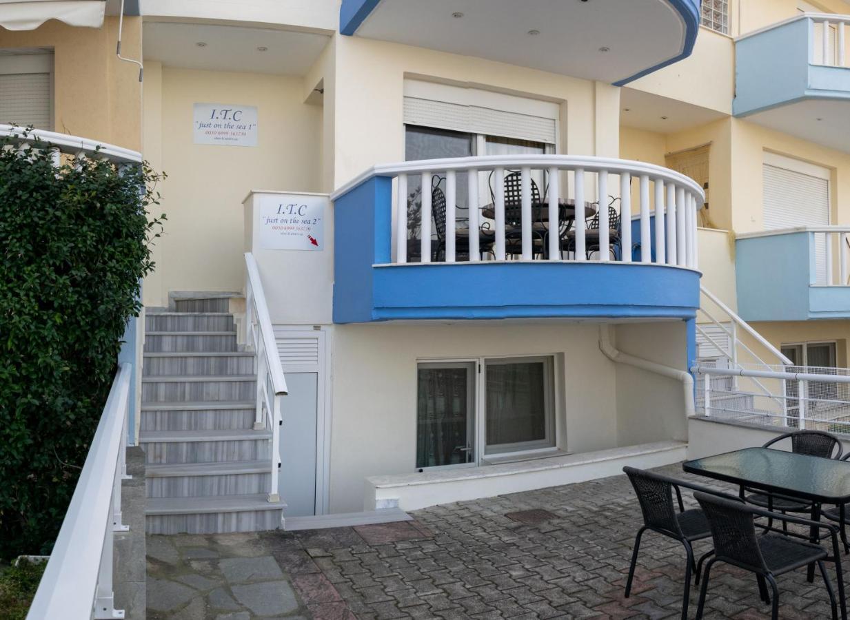 Vila Just On The Sea 1 Nea Iraklitsa Exteriér fotografie
